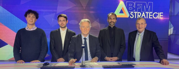 Photo prise sur le plateau de BFM Stratégie présentant de gauche à droite : Matthieu Ostertag, Benjamin Sapin, Frédéric Simottel, Eric Tadbir et Xavier Fontanet.